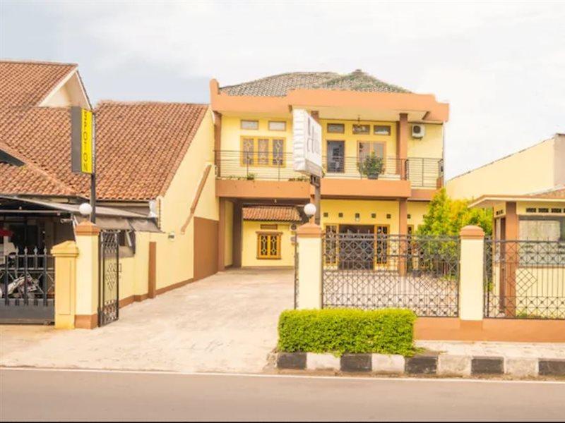Hotel Spot On 2395 Aden 2 Syariah Tasikmalaya